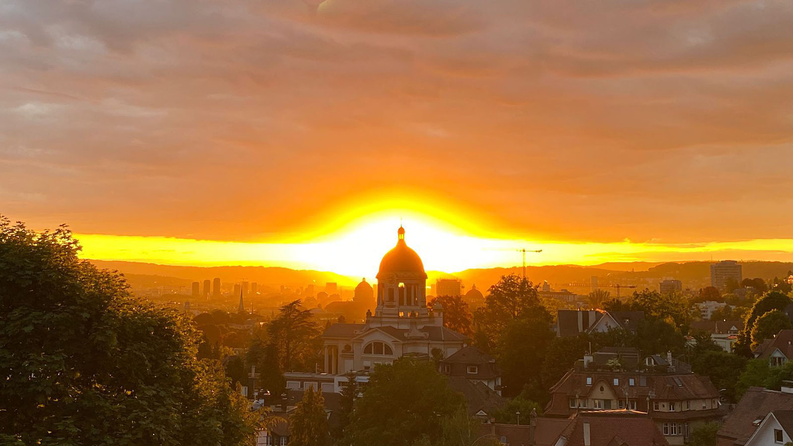 Aussicht: Kreuzkirche mit Sonnenuntergang